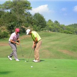 Group lessons with golf coaching on the course